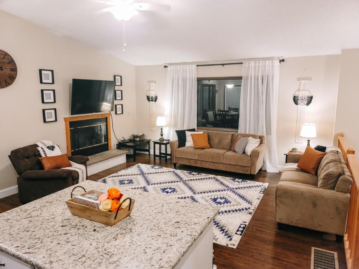 Indoor Pool, Firepit, Self Check-in, Bbq, Free Amenities, King Bed, Full Kitchen * Lake Ariel
