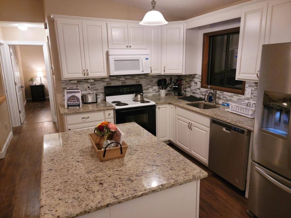 Indoor Pool, Firepit, Self Check-in, Bbq, Free Amenities, King Bed, Full Kitchen Villa Lake Ariel